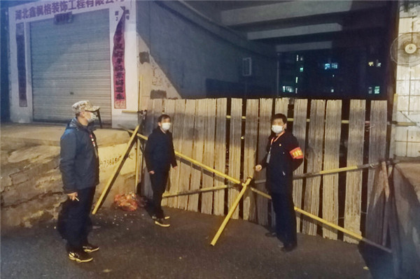 03张羽深夜执勤.jpg